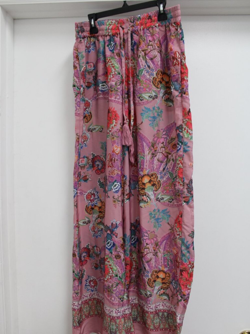 T Tahari airflow pull-on pants  Medium
